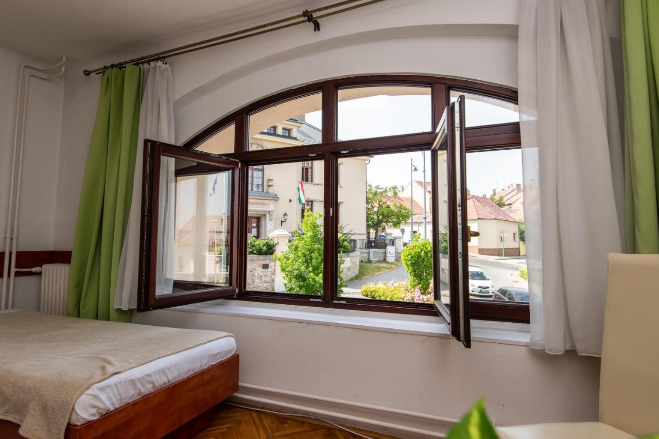 مبيت وإفطار شوبرون Fenyes Vinorium المظهر الخارجي الصورة